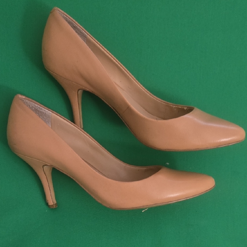 INC International Concepts Camel Heels
